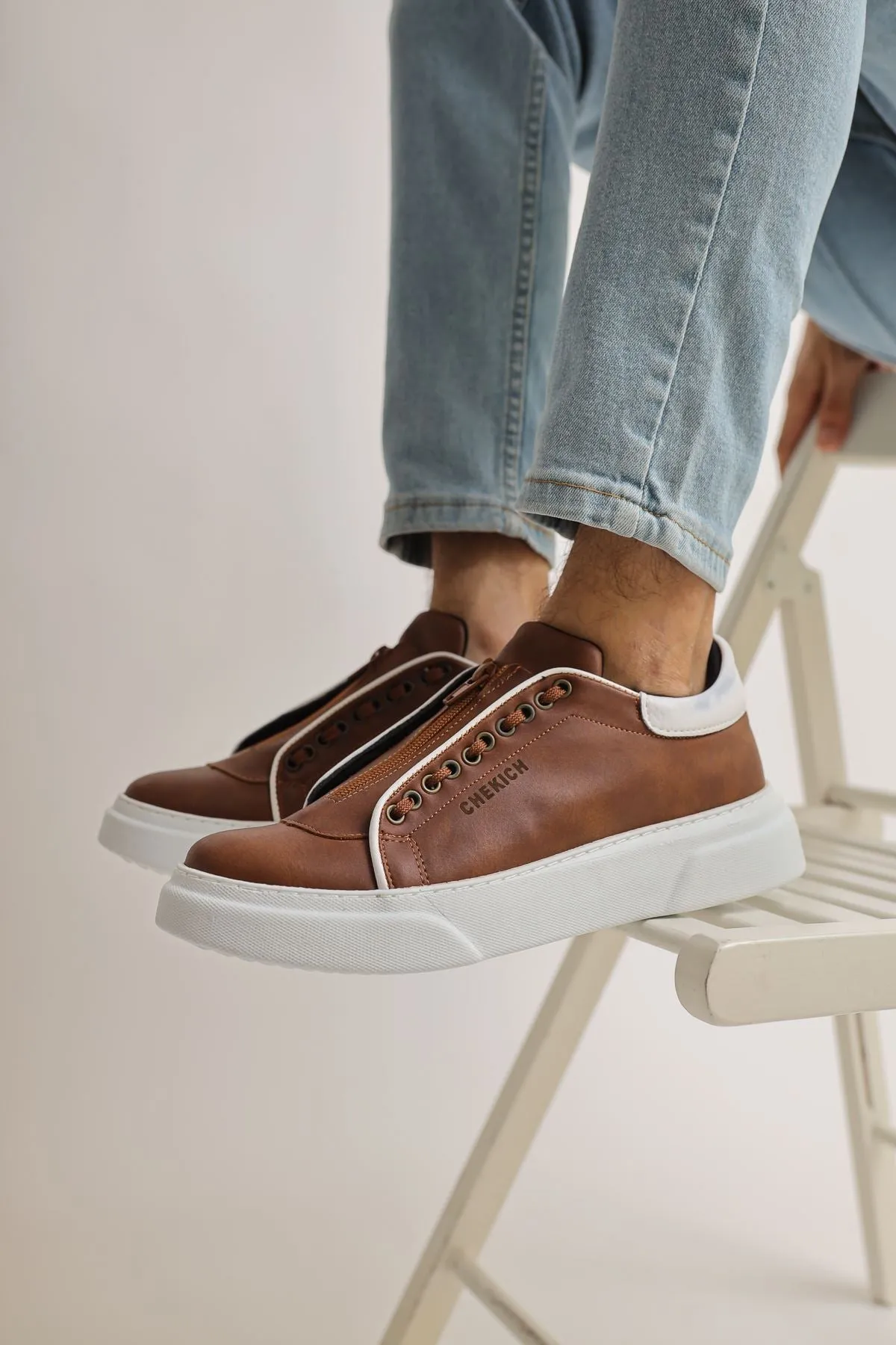 Brown Sneaker CH092