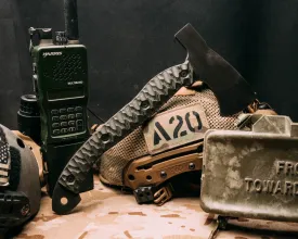 Camp Hatchet- Jungle Wear Carbon, allen bolts, chaos grip