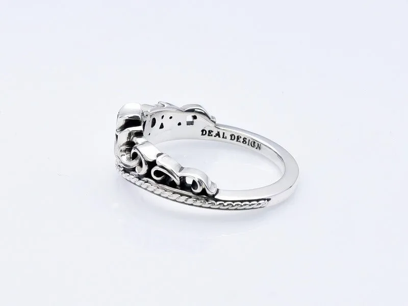 Gate Tiara Cross Ring