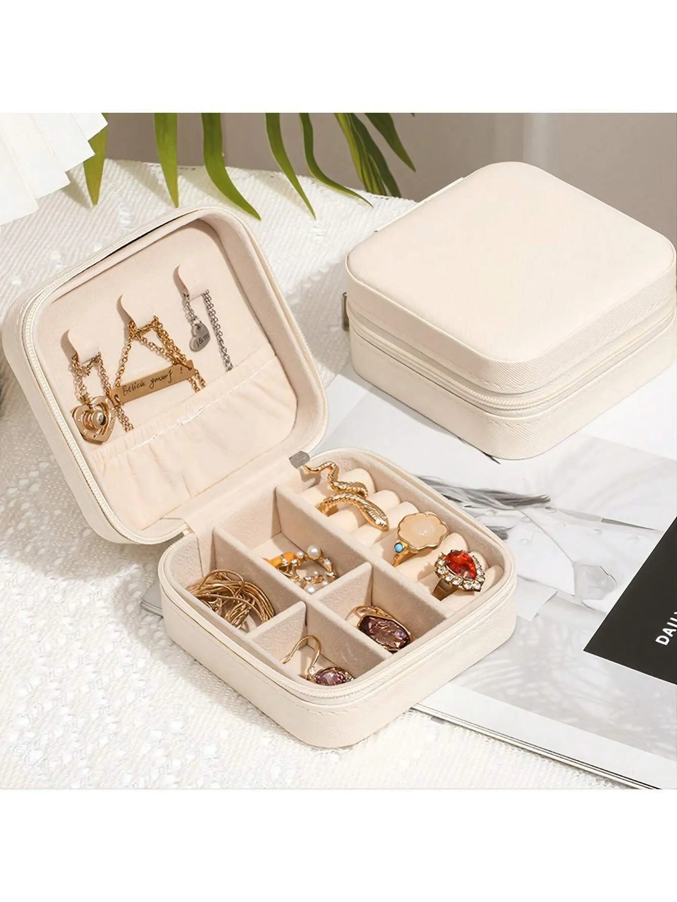 Reriti Travel Jewelry Storage case - White
